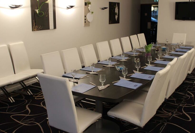 ホテル Kyriad Saint Quentin En Yvelines  Montigny