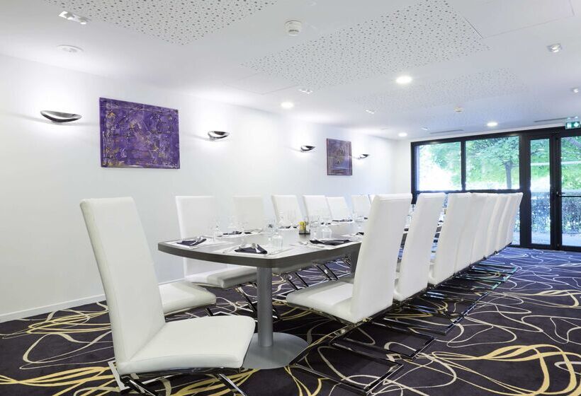 ホテル Kyriad Saint Quentin En Yvelines  Montigny