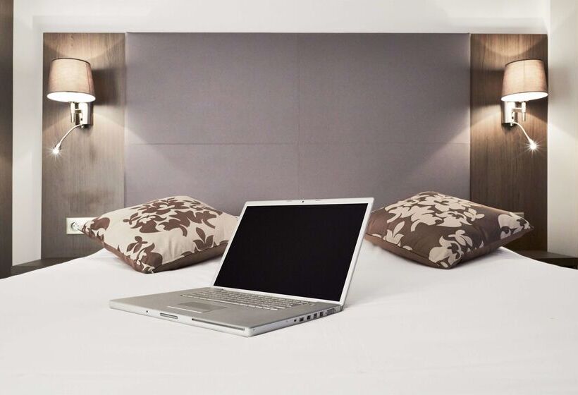 ホテル Kyriad Saint Quentin En Yvelines  Montigny