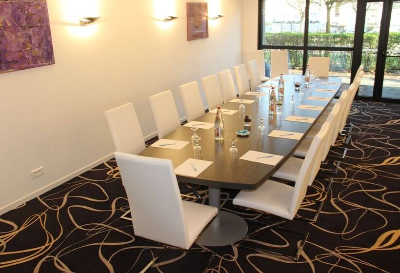 ホテル Kyriad Saint Quentin En Yvelines  Montigny