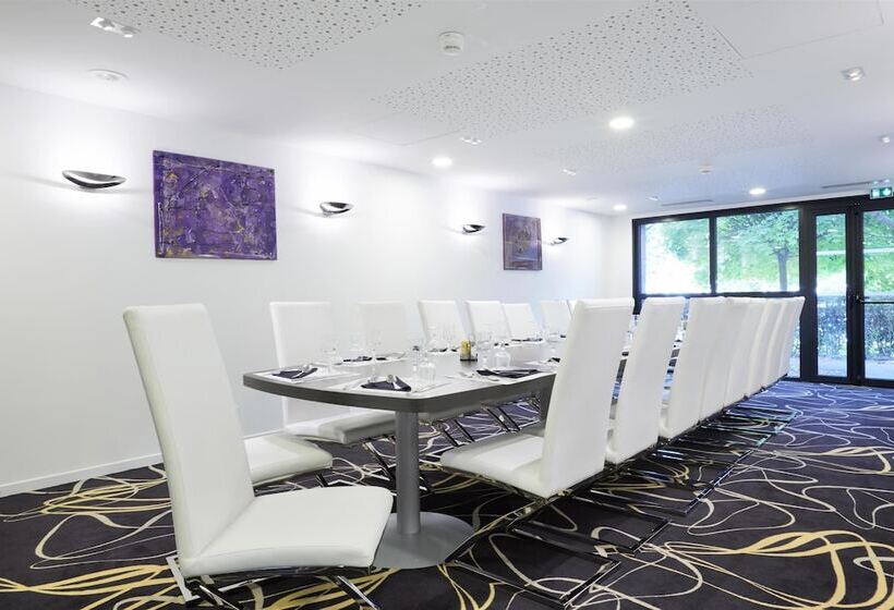 ホテル Kyriad Saint Quentin En Yvelines  Montigny