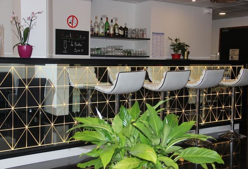 ホテル Kyriad Saint Quentin En Yvelines  Montigny