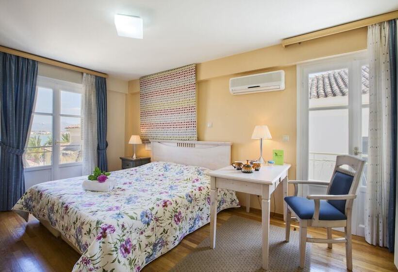 Отель Latini Family