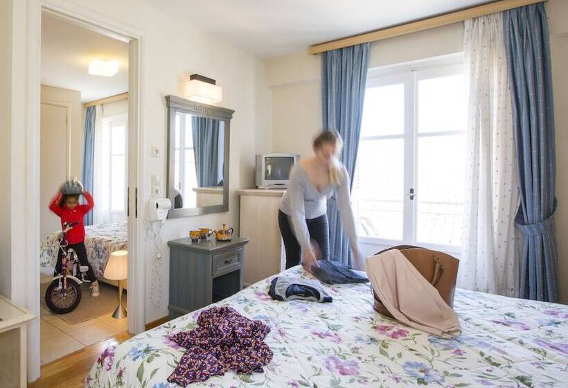 Отель Latini Family