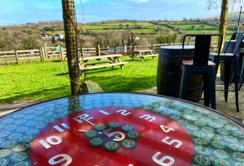 בית מלון כפרי The Mary Tavy Inn