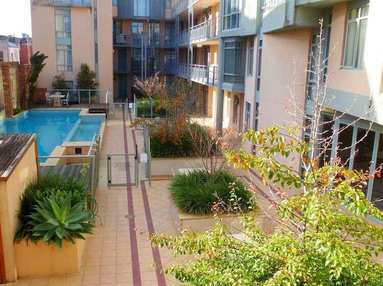 בית מלון כפרי Melbourne Metropole Central Official