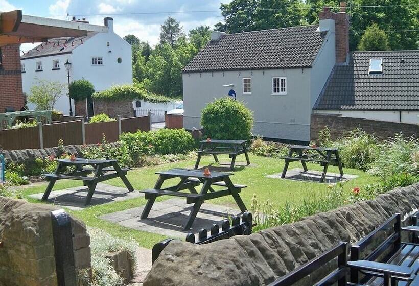 Отель Nelson And Railway Inn