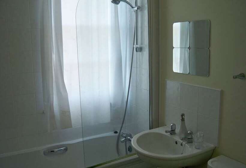 Отель Nelson And Railway Inn