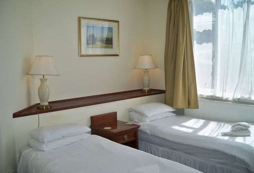 Отель Nelson And Railway Inn