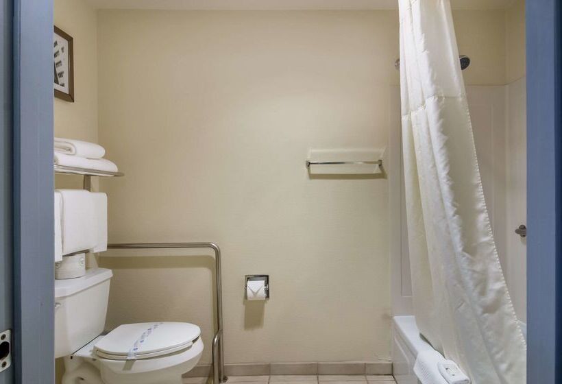 فندق Quality Inn & Suites Silverdale Bangor Keyport