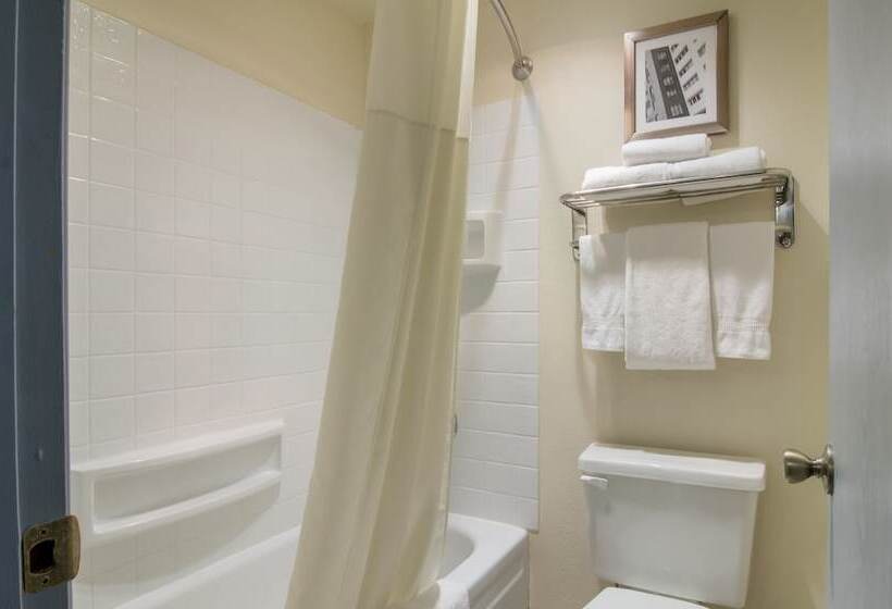 فندق Quality Inn & Suites Silverdale Bangor Keyport