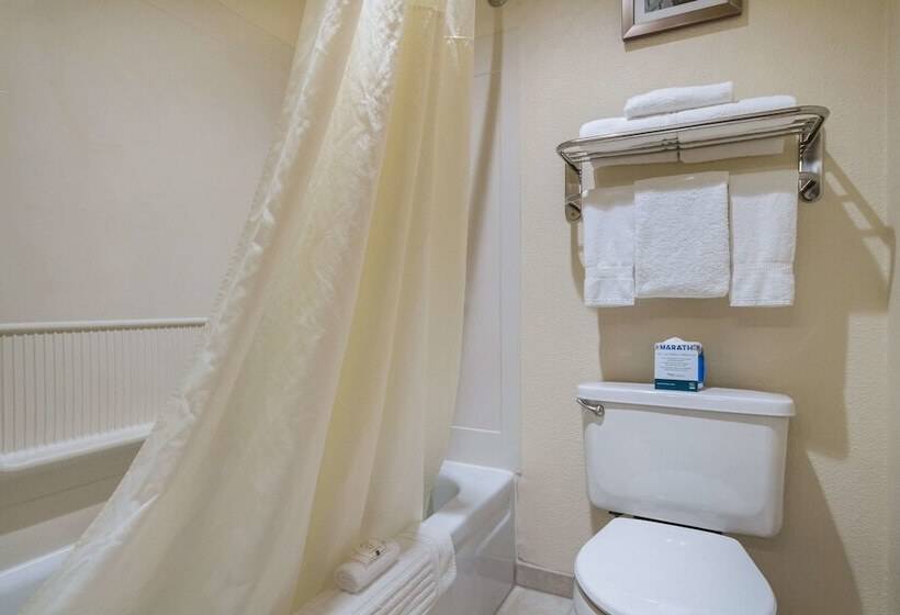 فندق Quality Inn & Suites Silverdale Bangor Keyport
