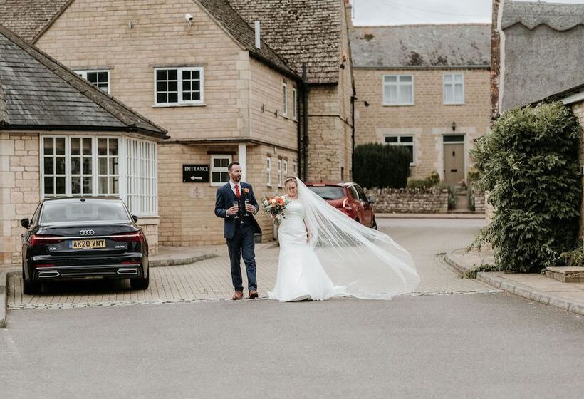 호텔 Queen S Head Inn