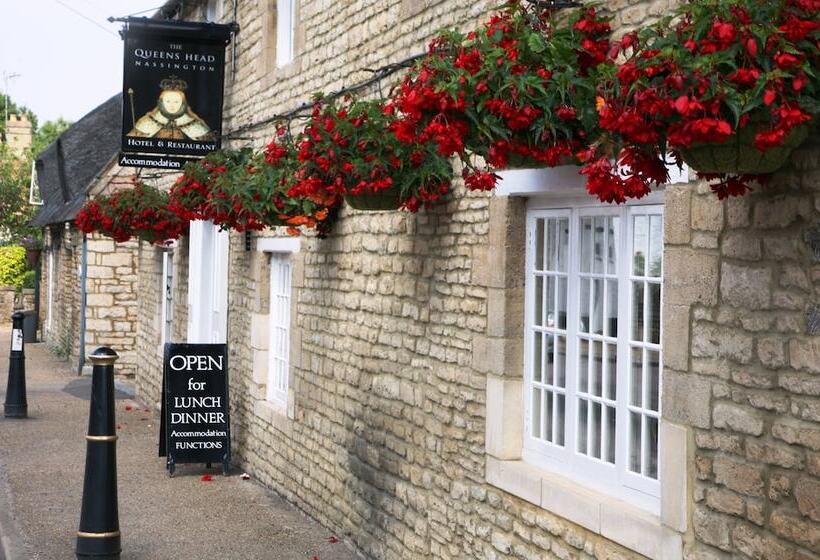 호텔 Queen S Head Inn