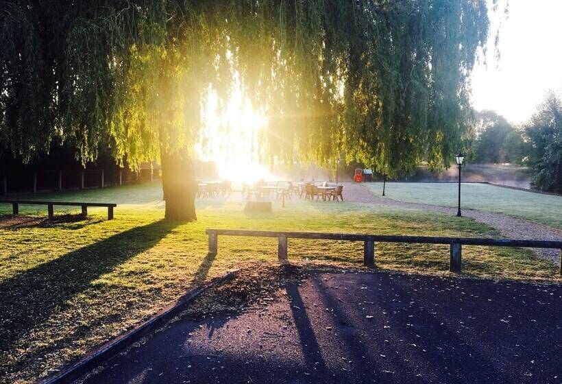 호텔 Queen S Head Inn