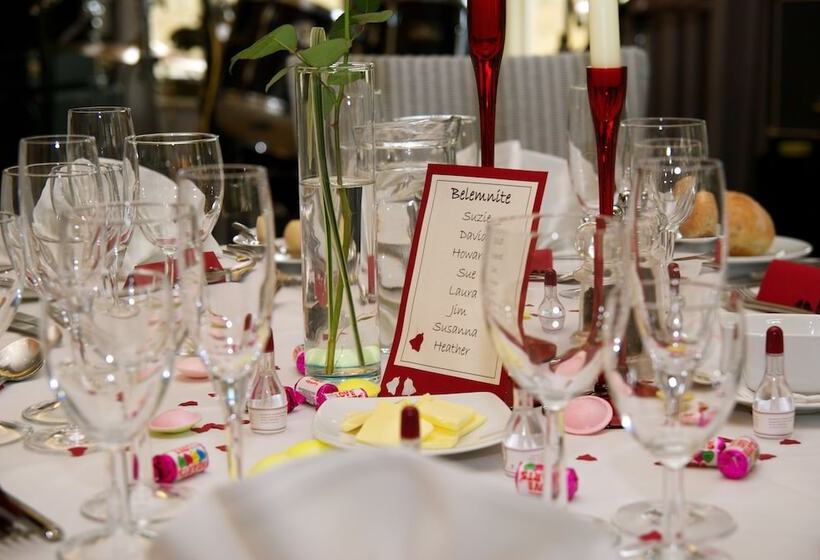 호텔 Queen S Head Inn