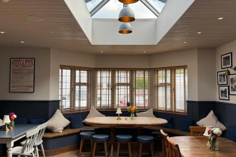 ホテル Baskerville