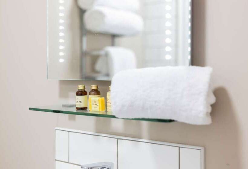 בית מלון כפרי The Cricketers Inn