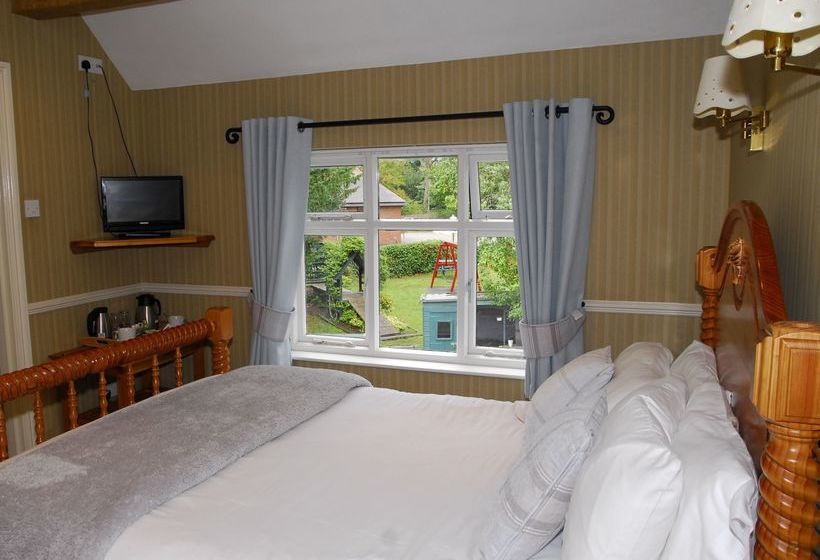 호텔 The Egerton Arms Country Inn