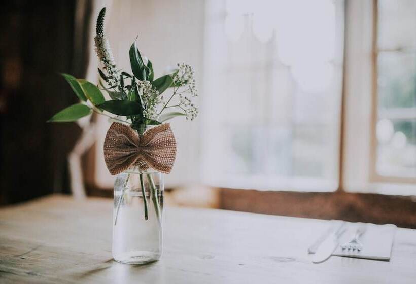 호텔 The Falkland Arms