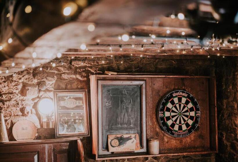 호텔 The Falkland Arms