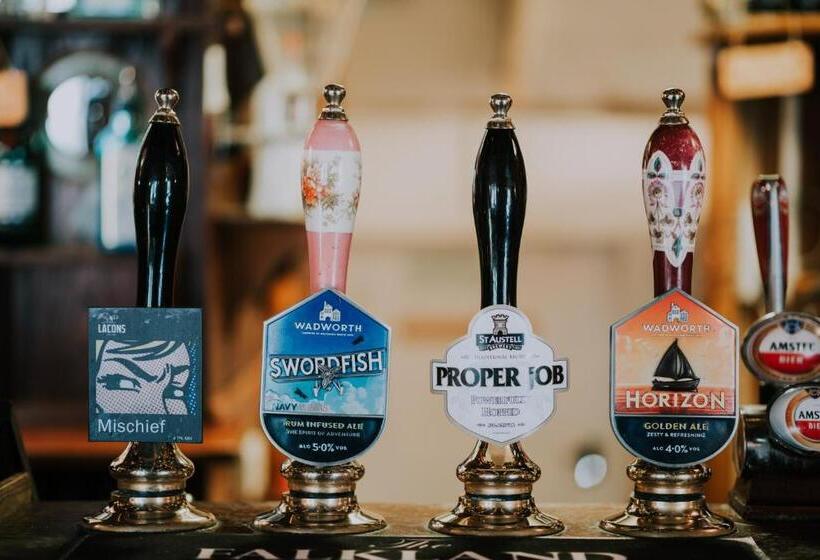 호텔 The Falkland Arms