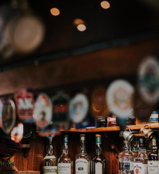 호텔 The Falkland Arms