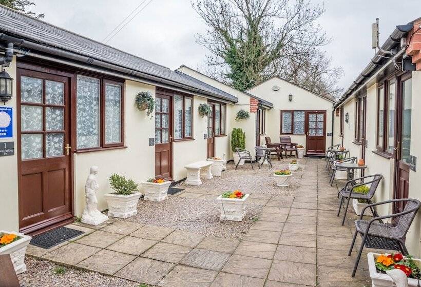 Отель The Farmers Boy Inn Guest House