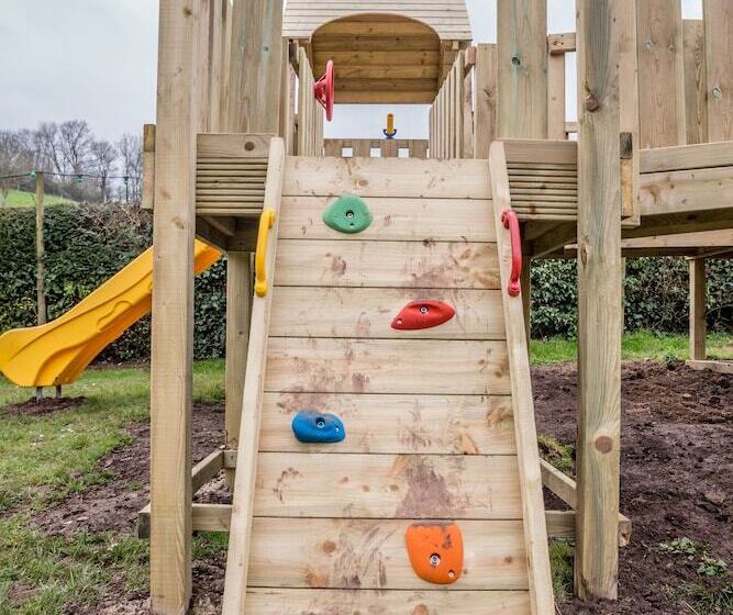 Отель The Farmers Boy Inn Guest House