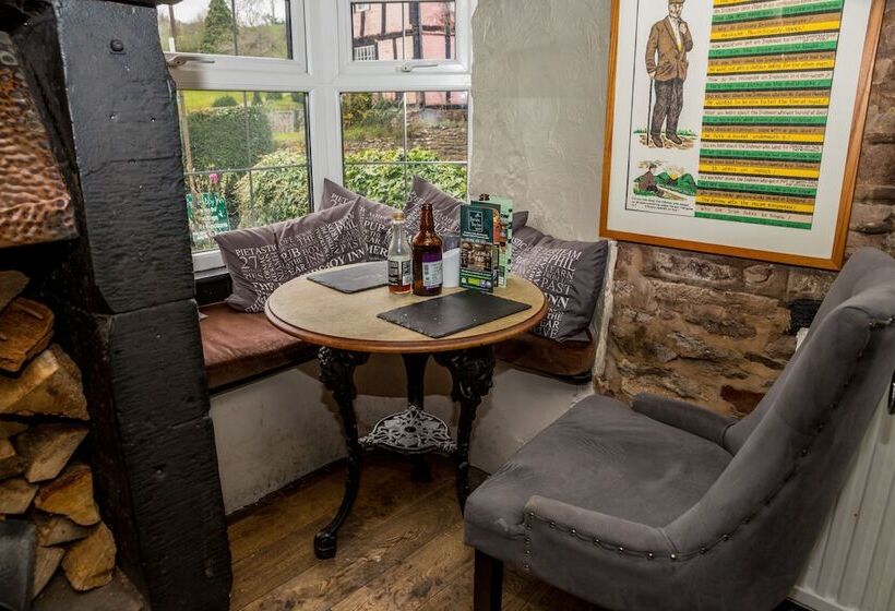 Отель The Farmers Boy Inn Guest House