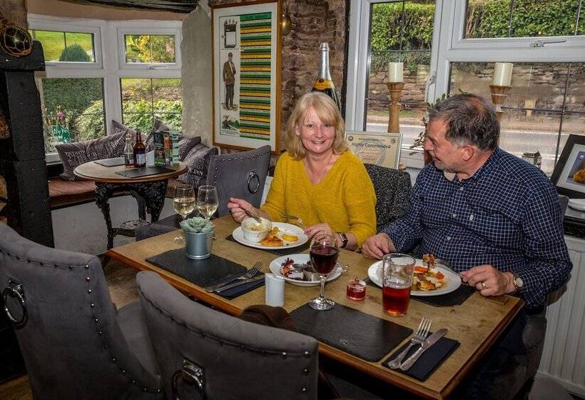 Отель The Farmers Boy Inn Guest House