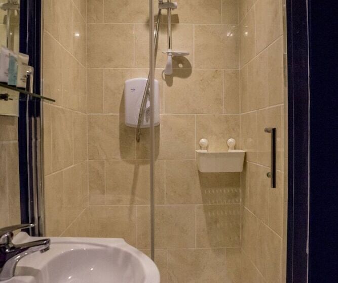 Отель The Farmers Boy Inn Guest House