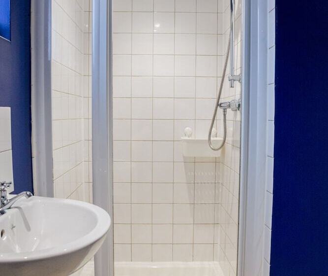 Отель The Farmers Boy Inn Guest House