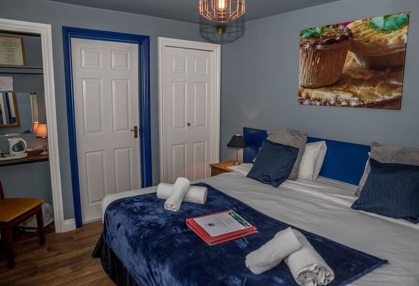 Отель The Farmers Boy Inn Guest House