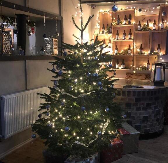 Отель The Farmers Boy Inn Guest House