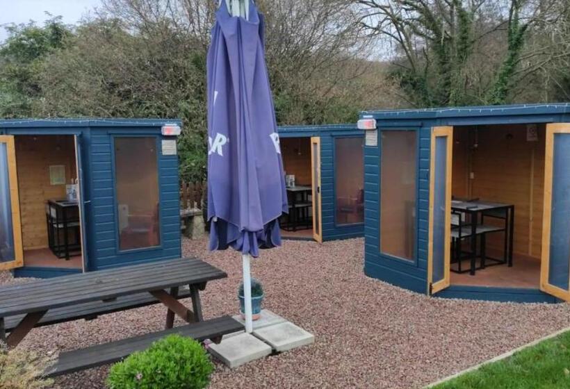 Отель The Farmers Boy Inn Guest House