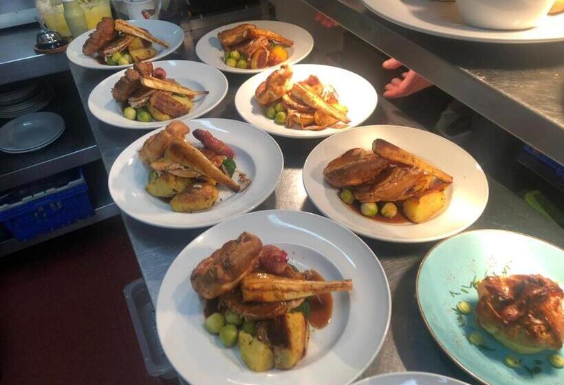 Отель The Farmers Boy Inn Guest House