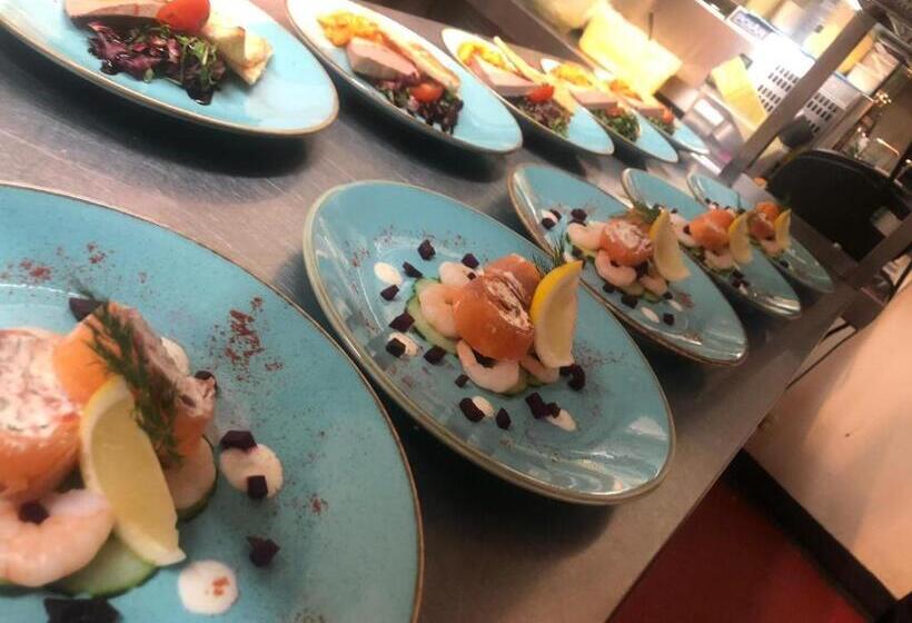 Отель The Farmers Boy Inn Guest House