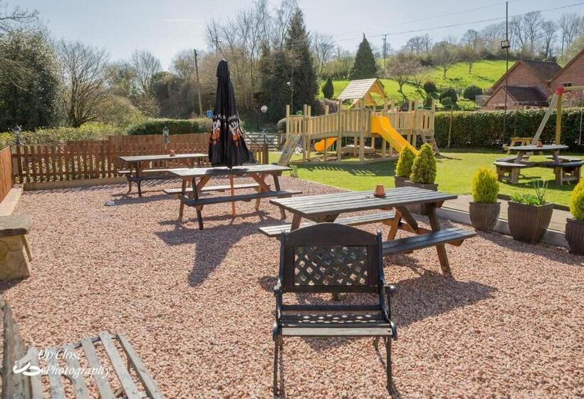 Отель The Farmers Boy Inn Guest House