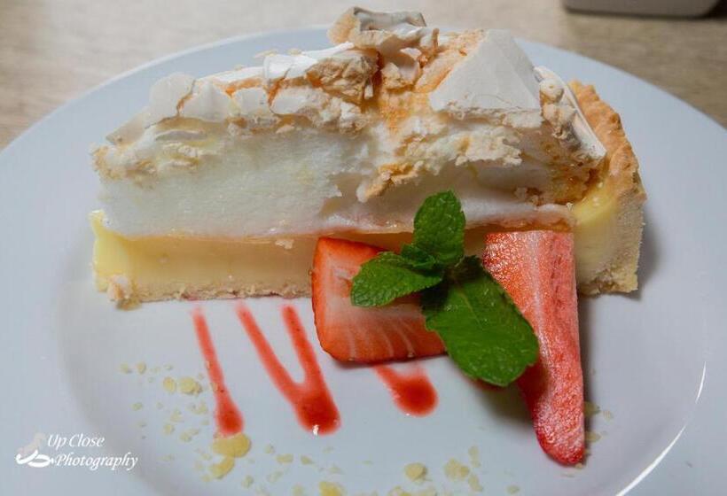 Отель The Farmers Boy Inn Guest House