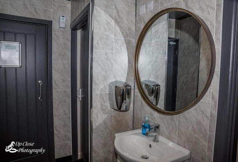 Отель The Farmers Boy Inn Guest House