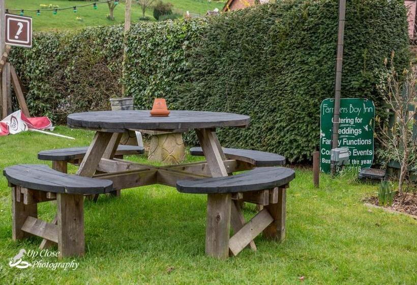 Отель The Farmers Boy Inn Guest House