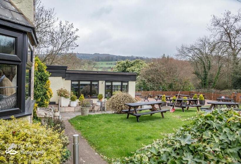 Отель The Farmers Boy Inn Guest House