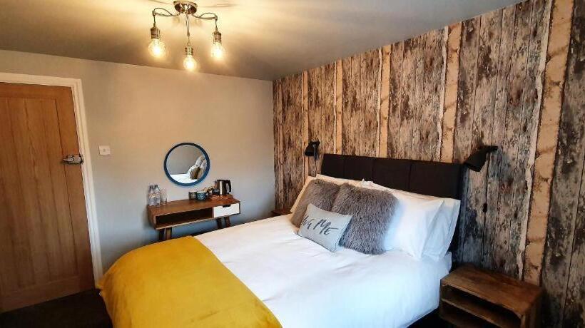 בית מלון כפרי The George Country Inn, Wath