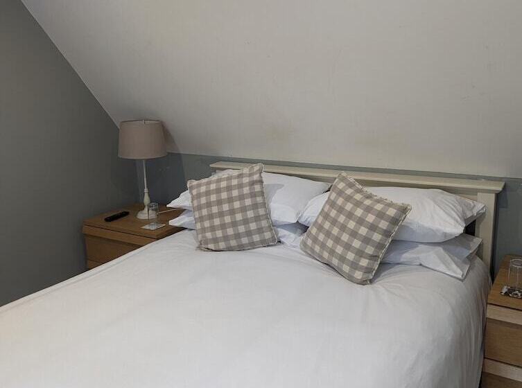 Отель The Grove Arms