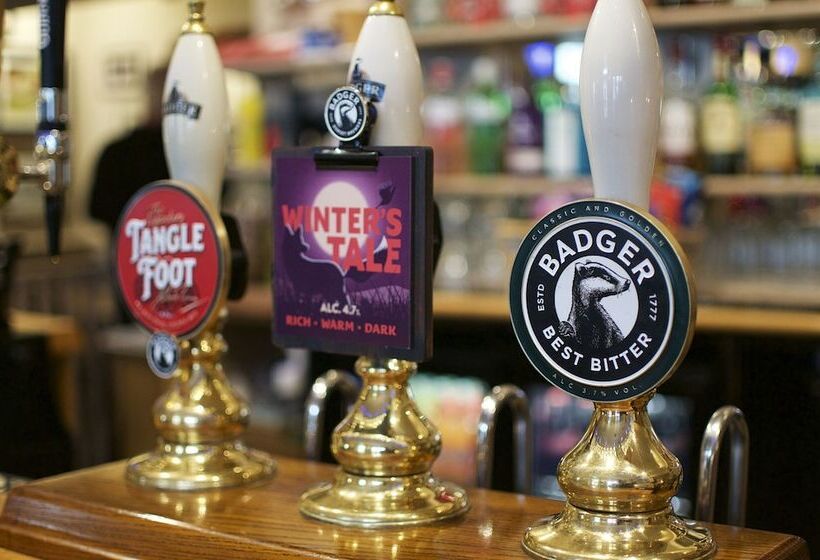 Отель The Grove Arms