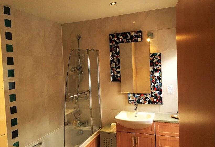 Отель The Highworth