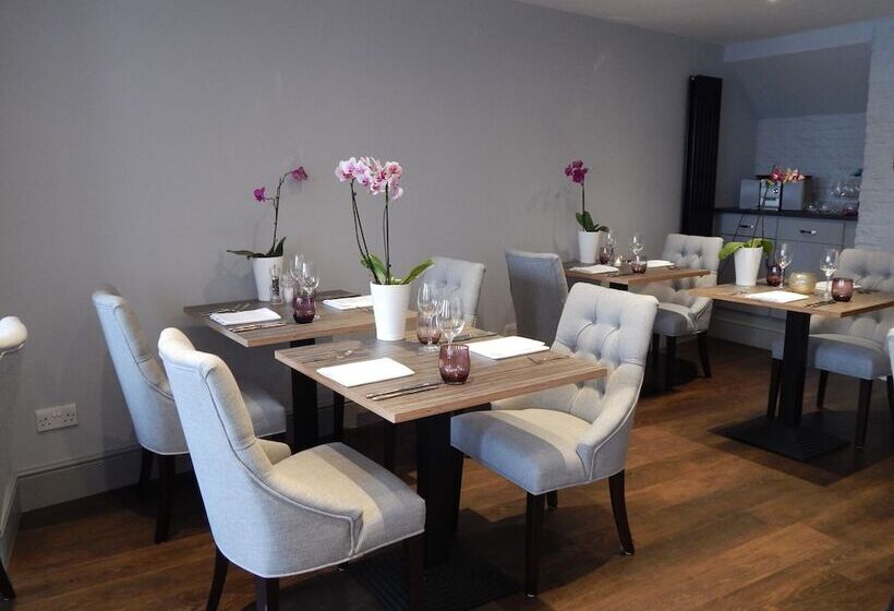 Отель The Highworth