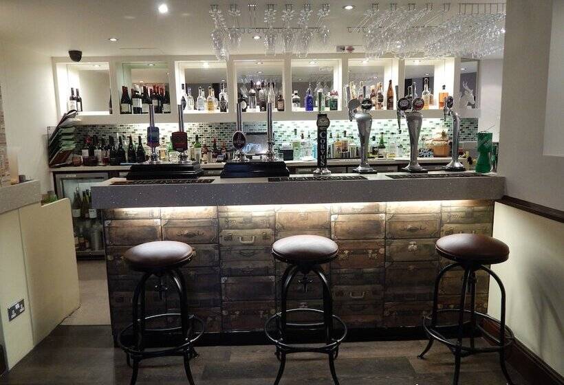 Отель The Highworth