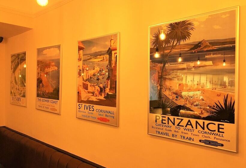 Отель The Highworth